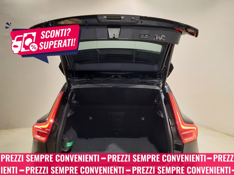 19 - Volvo XC40 2.0 b4 momentum pro awd automatico 7m