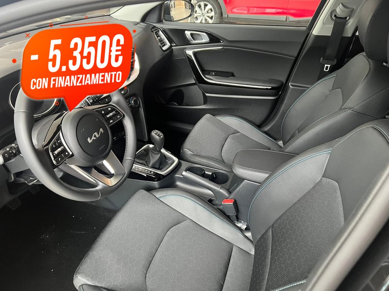 7 - Kia Xceed 1.5 t-gdi mhev 140cv business mt