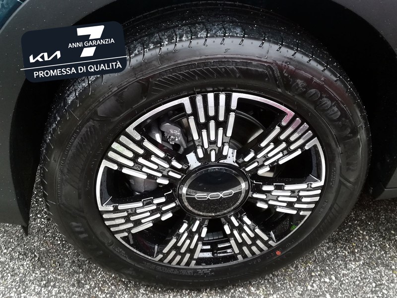 13 - Fiat 600 1.2 hybrid 145cv icon edct