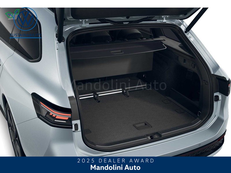 13 - Volkswagen Passat 1.5 etsi act 150cv r-line