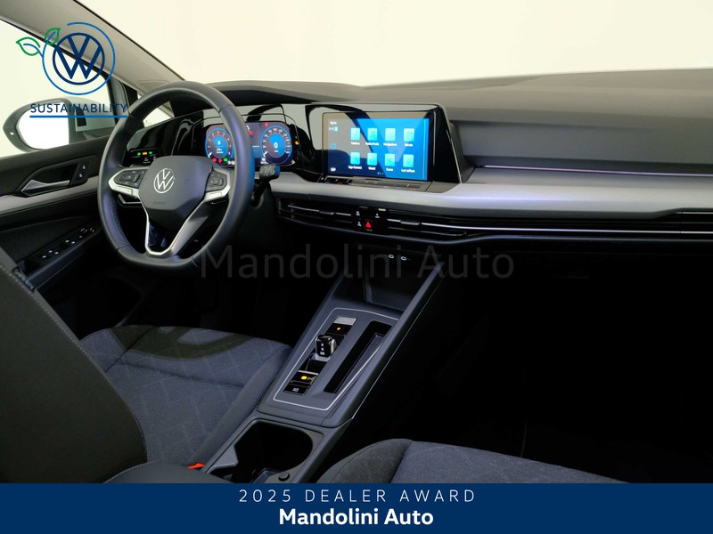 7 - Volkswagen Golf 1.0 etsi evo 110cv life dsg