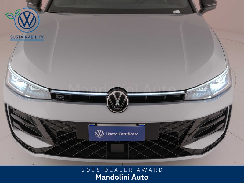 13 - Volkswagen Passat 1.5 etsi act 150cv r-line