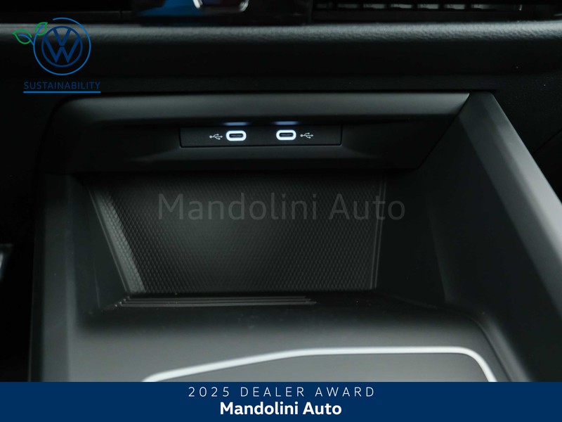 31 - Volkswagen Golf 1.5 tsi ehybrid 204cv edition plus dsg