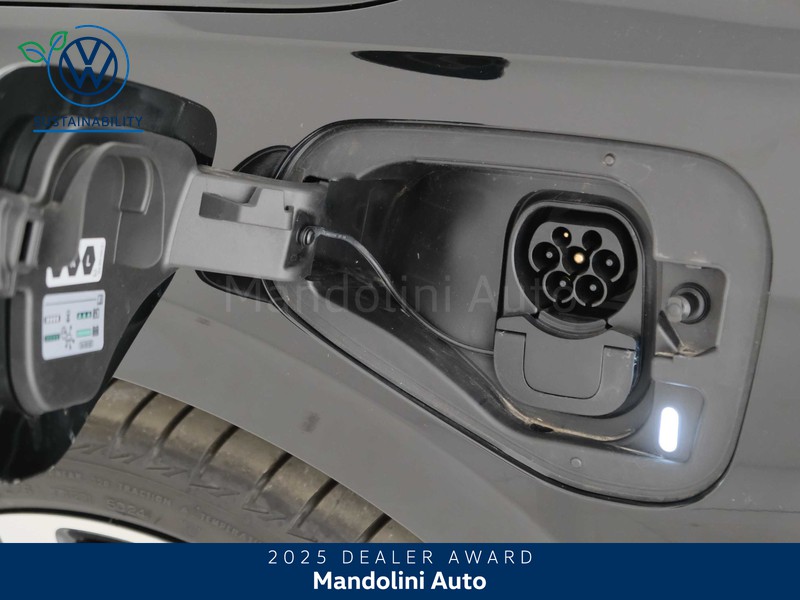 37 - Volkswagen Golf 1.5 tsi ehybrid 204cv edition plus dsg