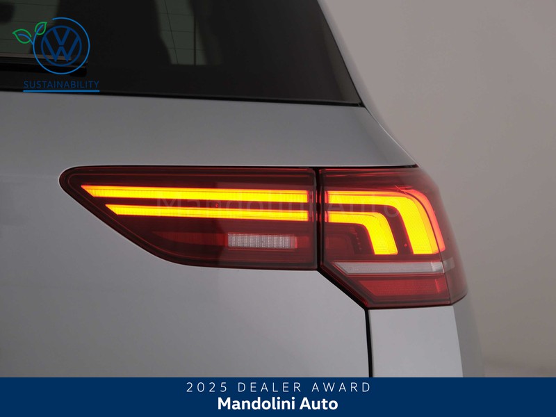 19 - Volkswagen Golf 1.5 tsi ehybrid 204cv edition plus dsg