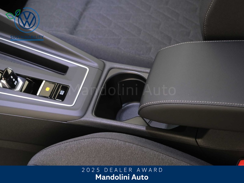 31 - Volkswagen Golf 1.5 tsi ehybrid 204cv edition plus dsg