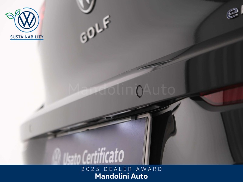 37 - Volkswagen Golf 1.5 tsi ehybrid 204cv edition plus dsg