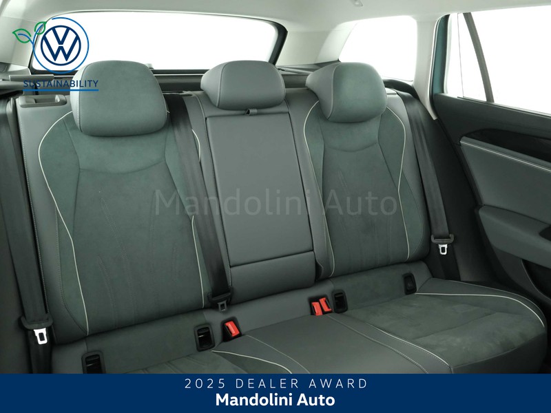 37 - Volkswagen Passat 1.5 etsi act 150cv business dsg