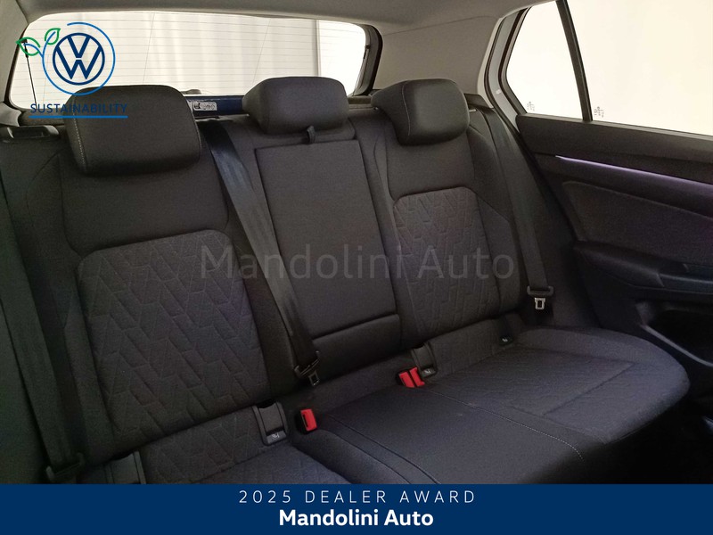 37 - Volkswagen Golf 1.5 tsi ehybrid 204cv edition plus dsg