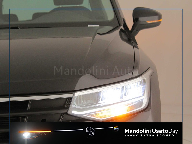 37 - Volkswagen Tiguan 2.0 tdi scr 150cv life dsg