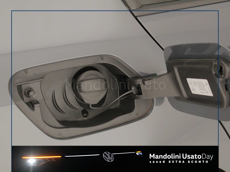 37 - Volkswagen Golf 1.5 tsi evo act 130cv r-line