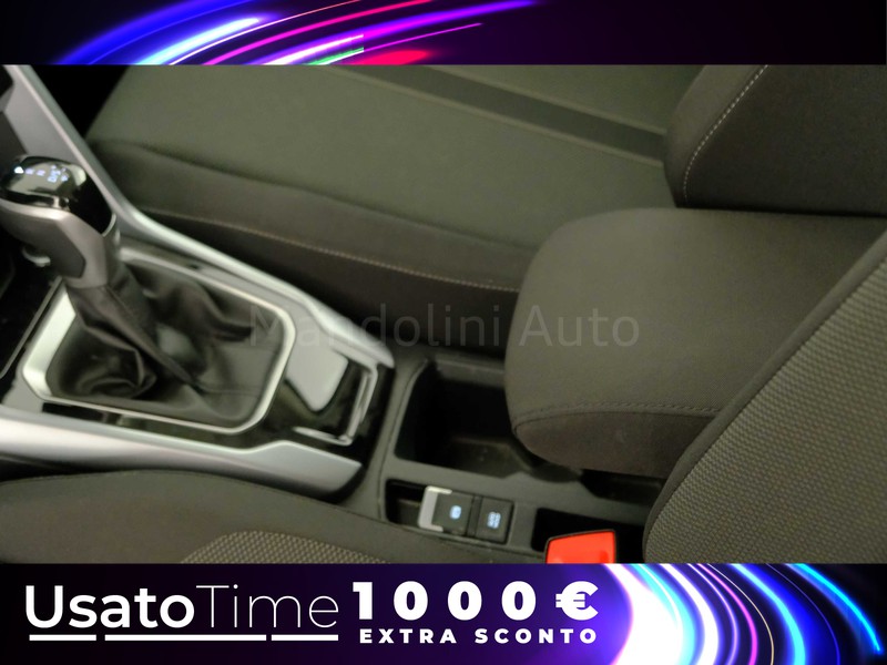 13 - Volkswagen T-Roc 1.5 tsi act life dsg