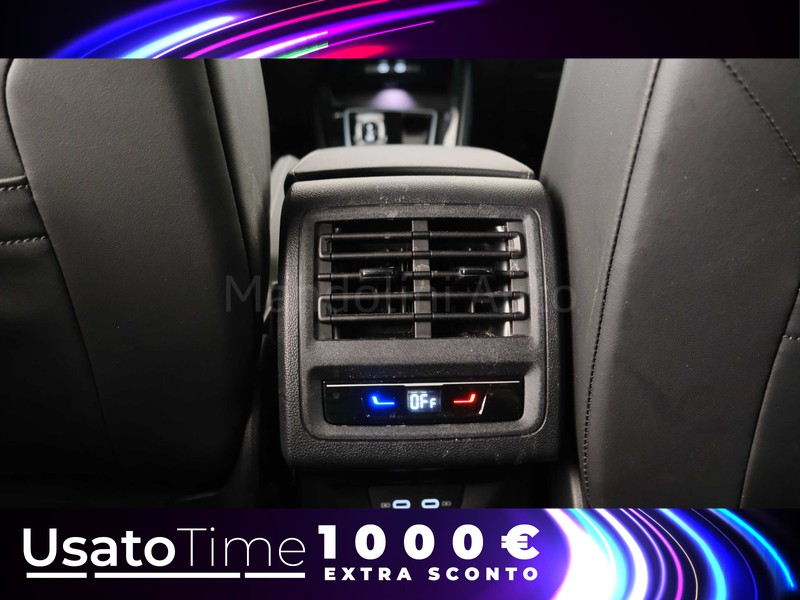 37 - Volkswagen Golf 2.0 tdi scr 150cv r-line dsg