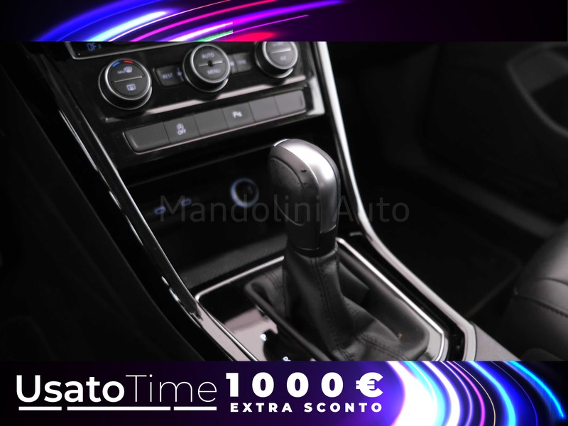 13 - Volkswagen Touran 2.0 tdi scr executive dsg