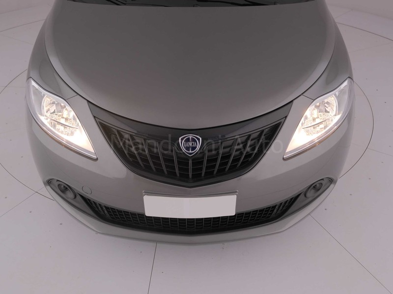 13 - Lancia Ypsilon 1.0 firefly hybrid 70cv silver s&s