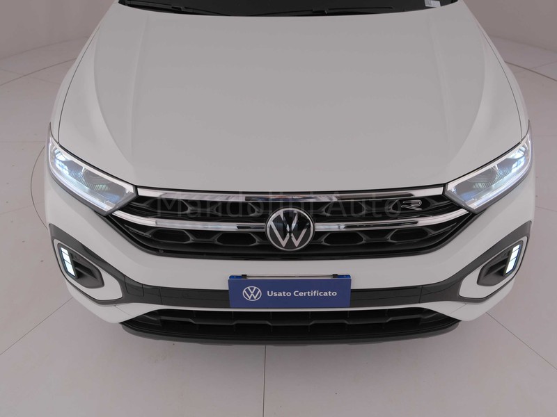 13 - Volkswagen T-Roc 1.0 tsi 110cv r line