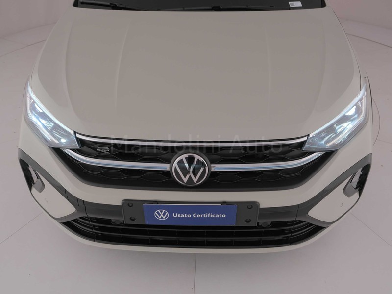 13 - Volkswagen Taigo 1.0 tsi 110cv r-line