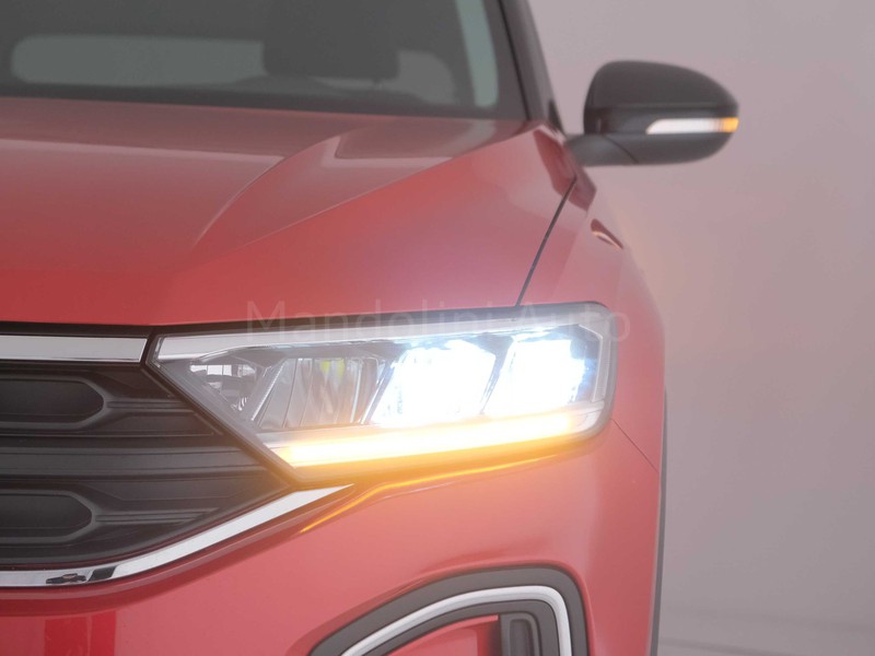 37 - Volkswagen T-Roc 1.5 tsi act sport dsg