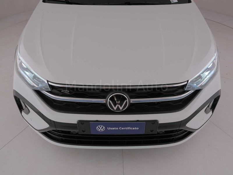 13 - Volkswagen Taigo 1.0 tsi 110cv r-line