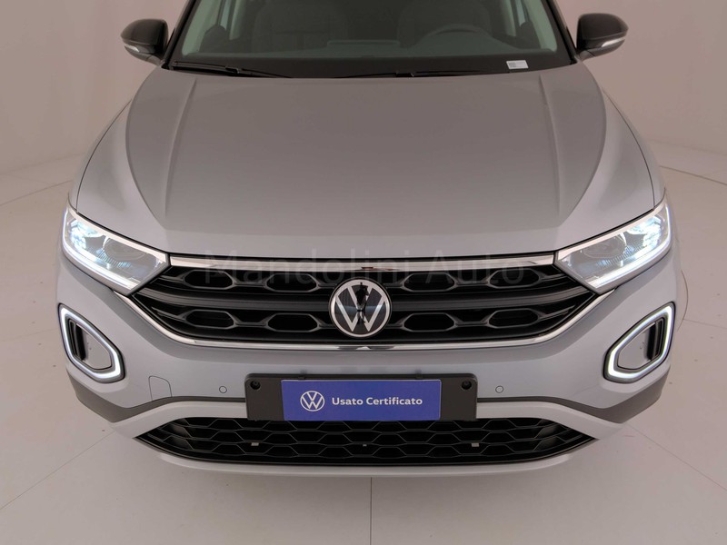 13 - Volkswagen T-Roc 1.0 tsi 115cv life