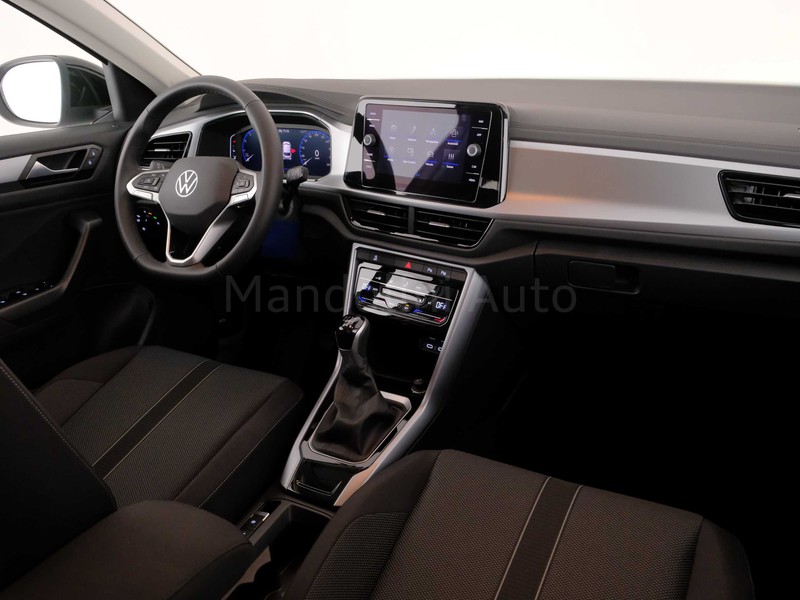 7 - Volkswagen T-Roc 1.0 tsi 115cv life