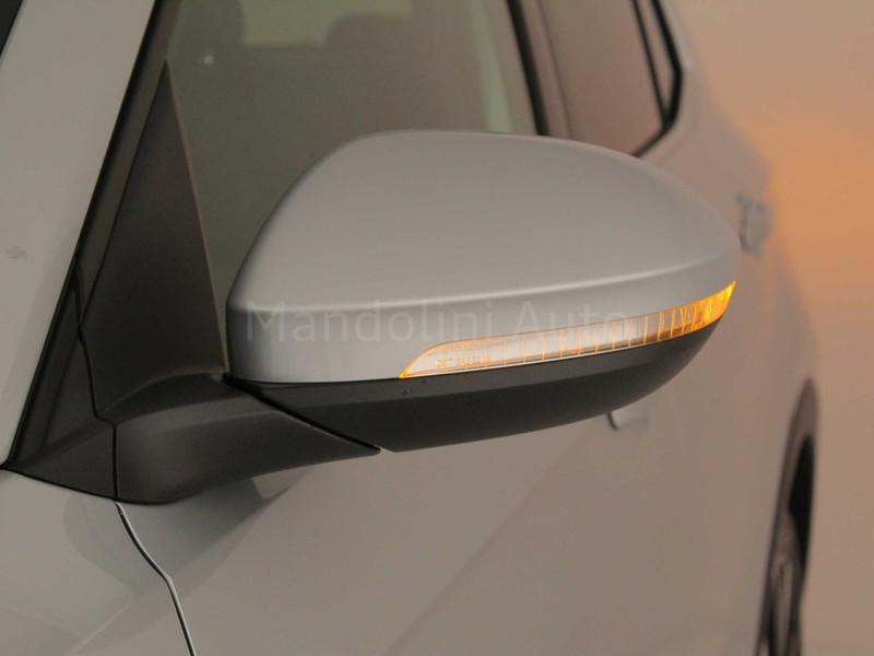 37 - Volkswagen T-Cross 1.0 tsi 115cv r-line dsg