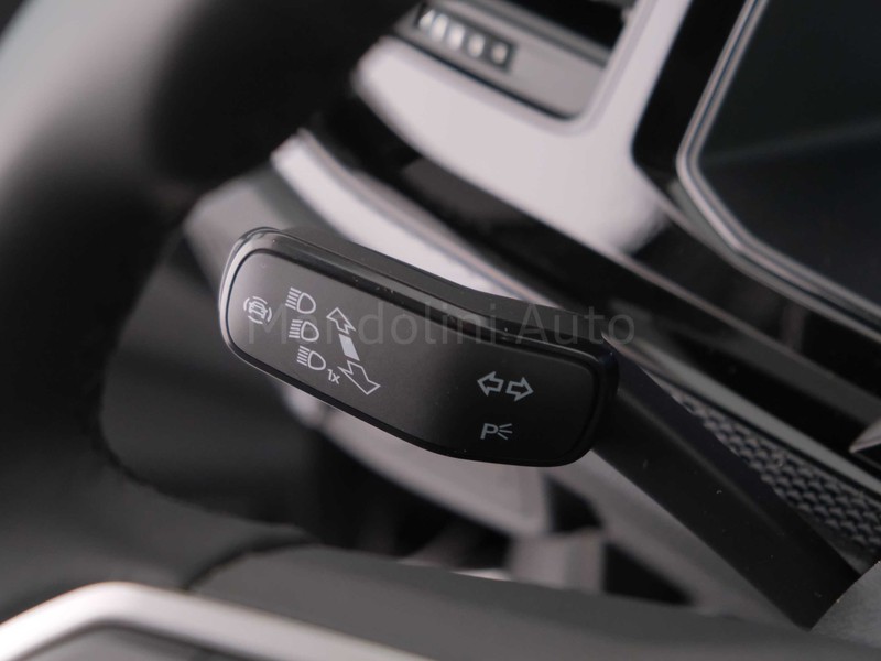 25 - Volkswagen Taigo 1.0 tsi 110cv life