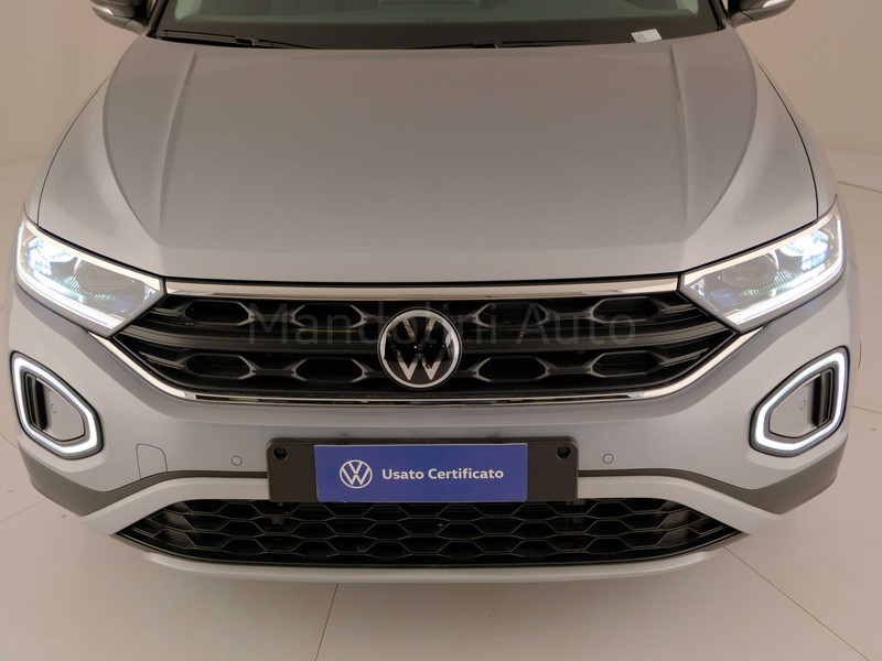 13 - Volkswagen T-Roc 1.0 tsi 115cv life