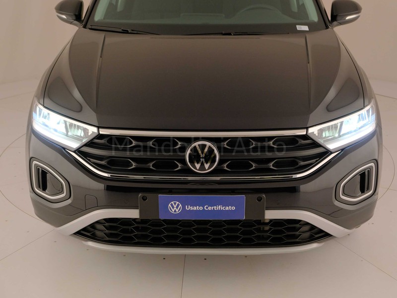 13 - Volkswagen T-Roc 1.5 tsi act life dsg