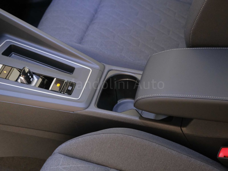 31 - Volkswagen Golf variant 2.0 tdi scr 150cv life dsg