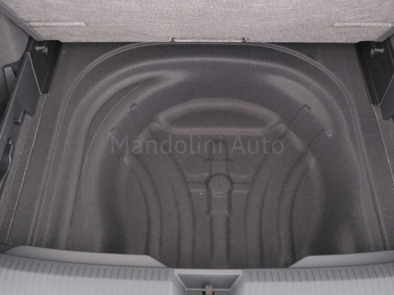 37 - Volkswagen Golf variant 2.0 tdi scr 150cv life dsg