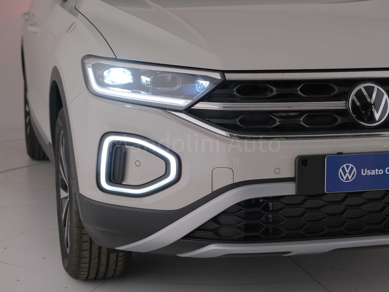 13 - Volkswagen T-Roc 1.5 tsi act style dsg
