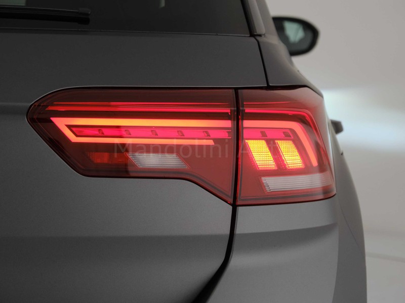 43 - Volkswagen T-Roc 1.5 tsi act r-line plus dsg