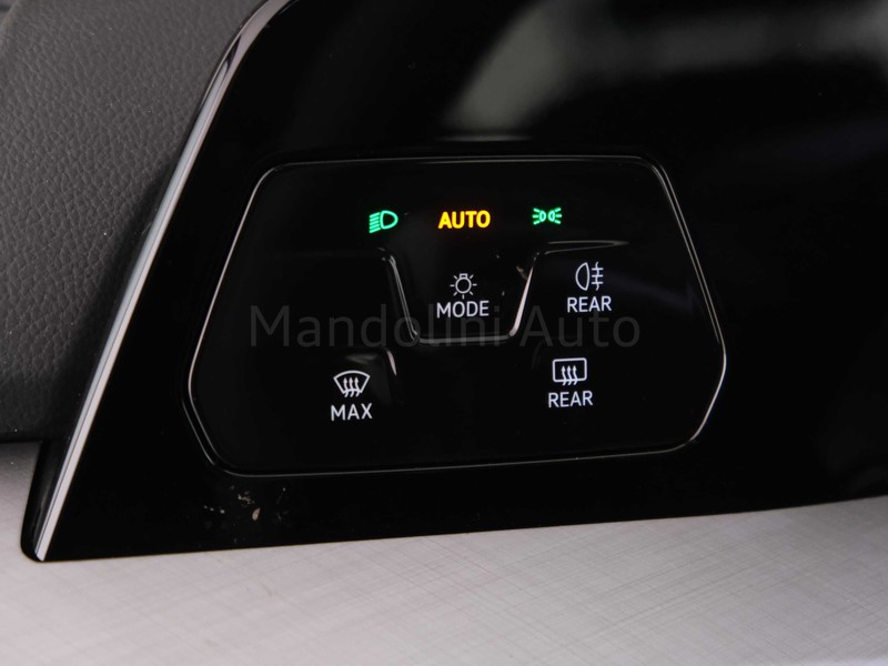 25 - Volkswagen Golf 1.5 tsi ehybrid 204cv edition plus dsg