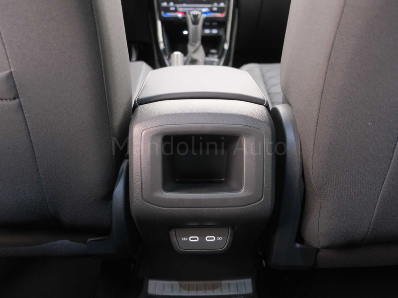 37 - Volkswagen T-Cross 1.0 tsi 115cv r-line plus dsg