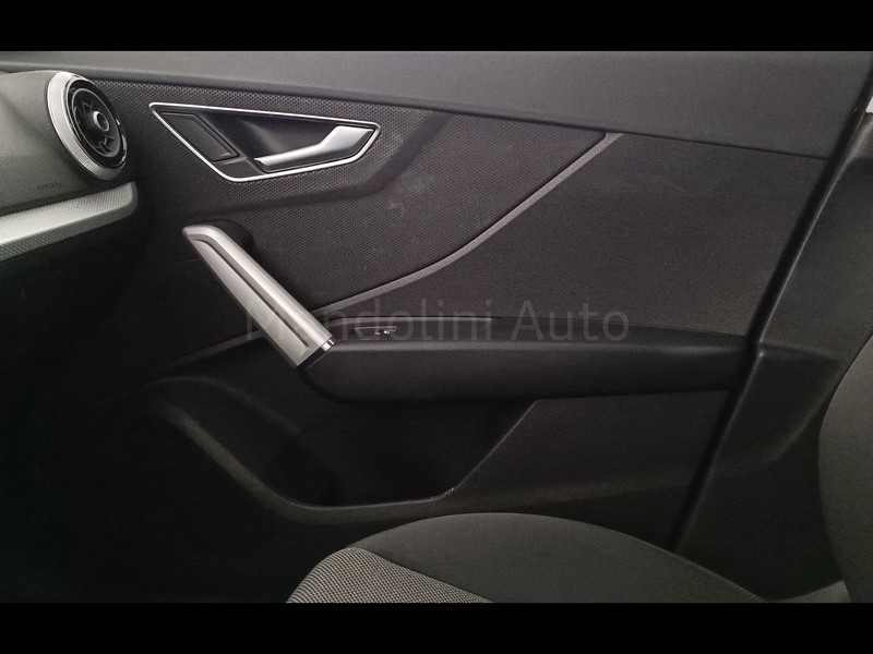 13 - Audi Q2 35 1.5 tfsi s line edition s tronic