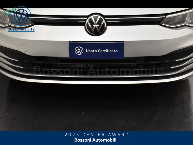 13 - Volkswagen Golf 1.0 etsi evo 110cv life dsg