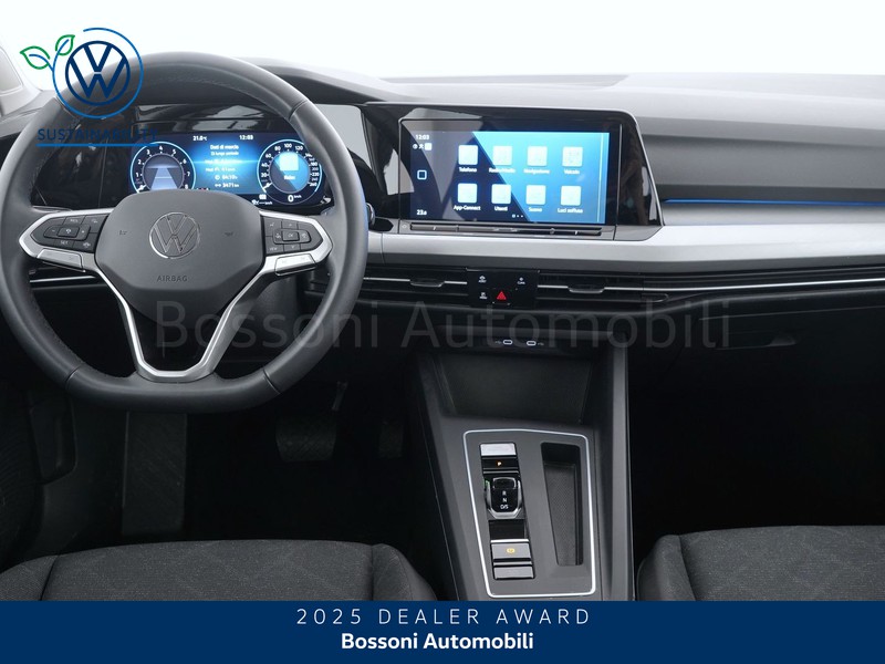 7 - Volkswagen Golf 1.0 etsi evo 110cv life dsg