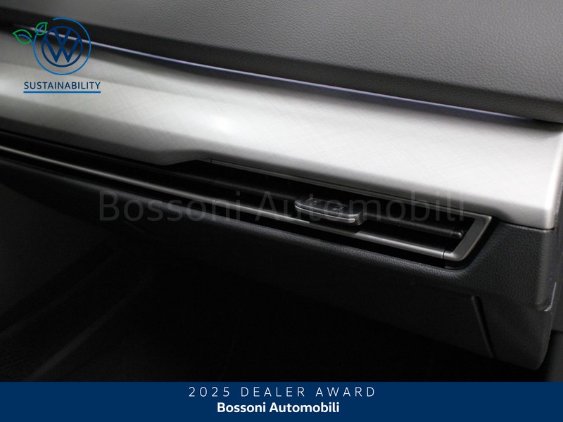 19 - Volkswagen Golf 1.5 tsi ehybrid 204cv edition plus dsg