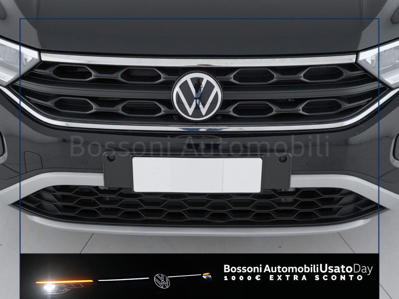 13 - Volkswagen T-Roc 1.5 tsi act life dsg