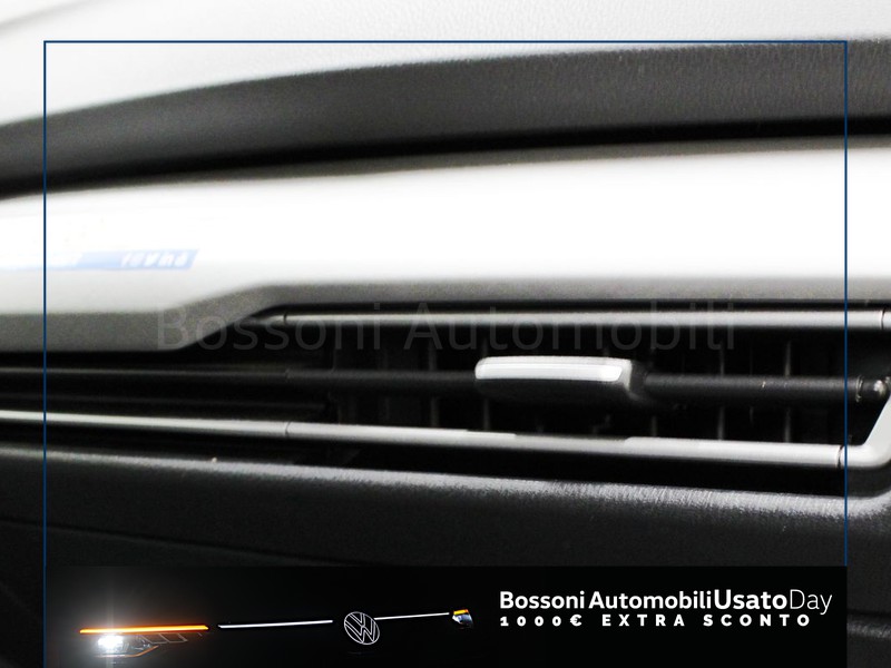 19 - Volkswagen Golf 2.0 tdi scr 115cv life dsg