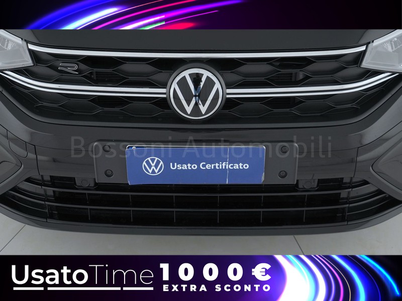 13 - Volkswagen Taigo 1.0 tsi 110cv r-line