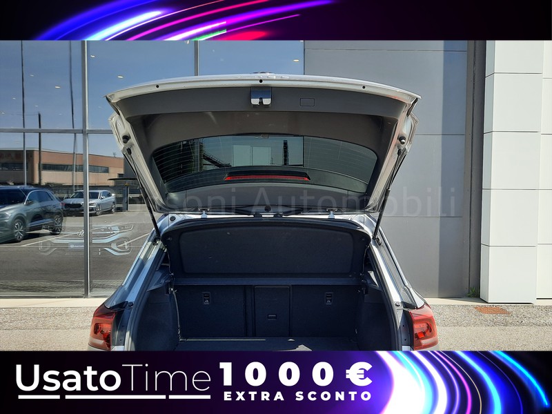 19 - Volkswagen T-Roc 1.0 tsi 110cv r line