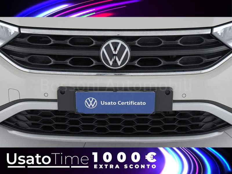 13 - Volkswagen T-Roc 1.0 tsi 110cv life
