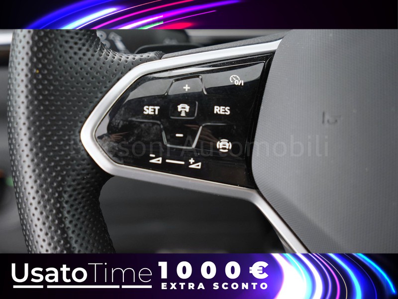 25 - Volkswagen T-Roc 1.5 tsi act r line dsg