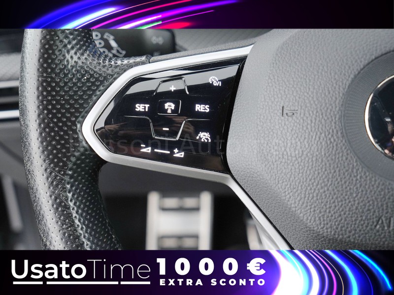 25 - Volkswagen Golf 1.5 tsi evo act 150cv r-line