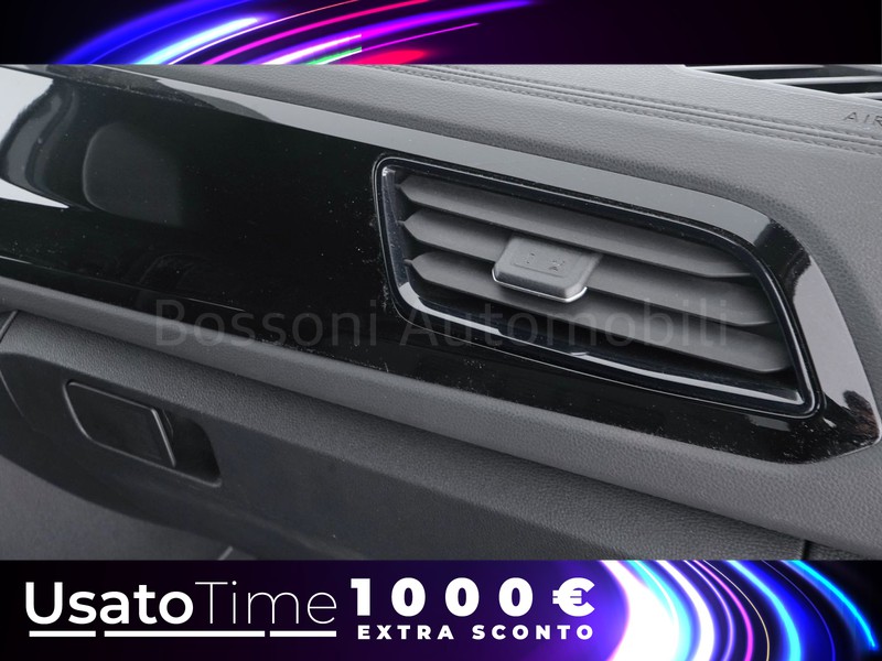 19 - Volkswagen T-Roc 1.0 tsi 110cv r line