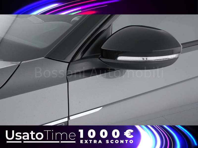 37 - Volkswagen T-Roc 1.0 tsi 110cv r line