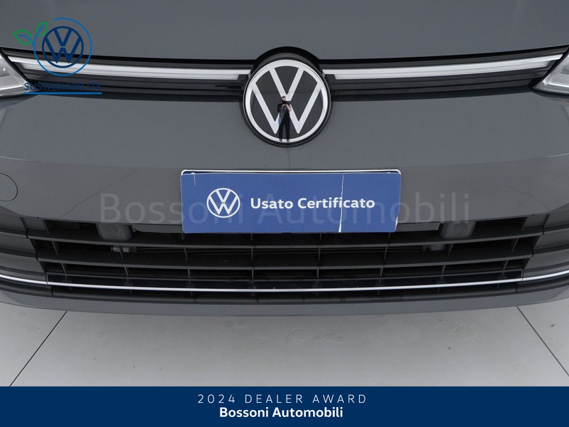 13 - Volkswagen Golf 1.4 tsi ehybrid 204cv style