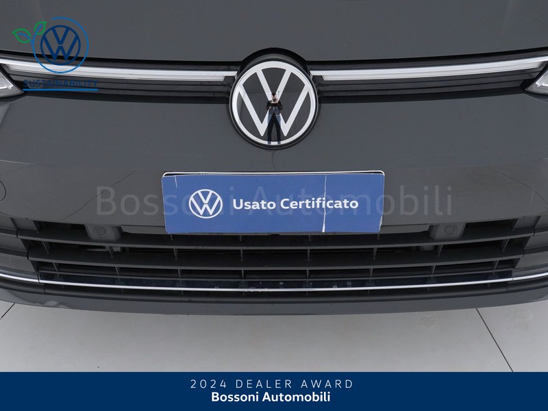 13 - Volkswagen Golf 1.4 tsi ehybrid 204cv style